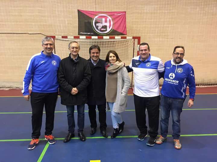 El equipo de Balonmano «Hanball» de Maliaño colabora con Cantabria Acoge